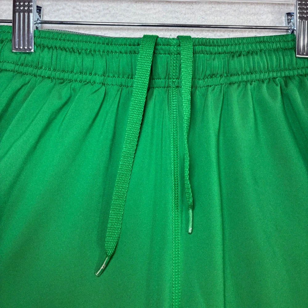 Under Armour Notre Dame Basketball Shorts Men M Green Gym Training Stretch Baggy